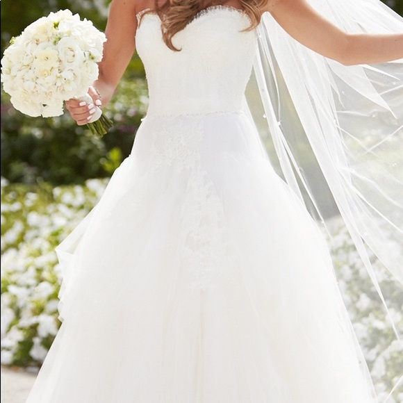 Reem Acra Wedding Dress - Picture 2 of 7